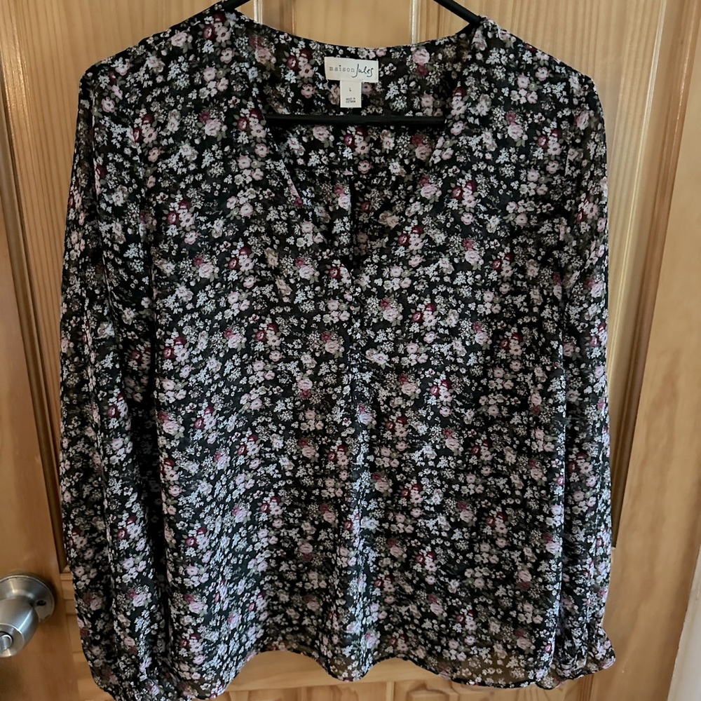 V-neck flowered blouse by Maison Jules